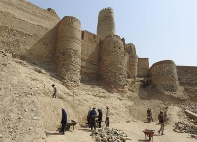 ادامه فعالیت های باستان شناسی در قلعه منوجان