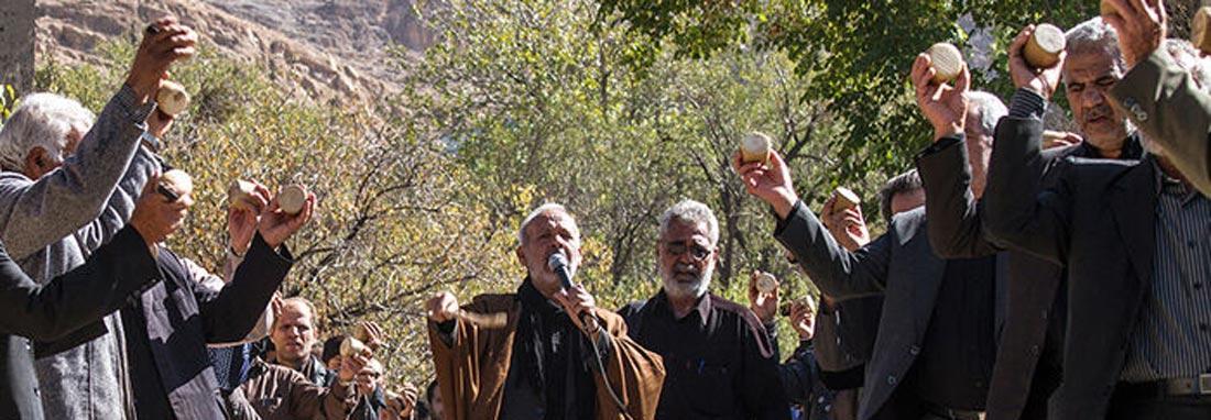 جغجغه زنی ؛ سمفونی حزن انگیز به جا مانده از صفویه در انجدان اراک ، اینجا به جای سینه زنی در تاسوعا جغجغه زنی می نمایند