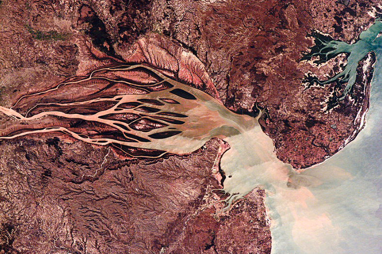 تصویری جالب از رودخانه خونین از فضا