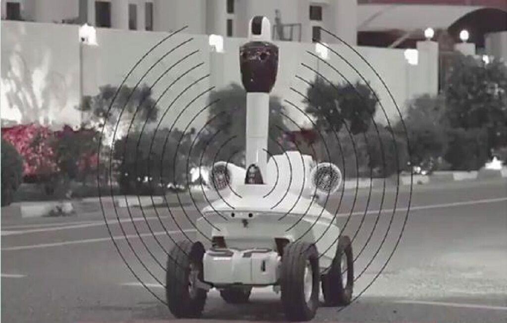 ربات ها اجرا کننده فاصله گذاری اجتماعی در قطر