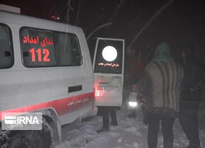 خبرنگاران 40 خودرو و یک دستگاه اتوبوس گرفتار در برف خراسان رضوی امدادرسانی شدند