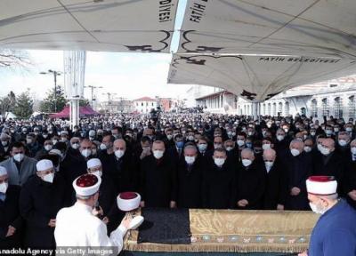حضور اردوغان در مراسم تدفین بدون فاصله گذاری اجتماعی