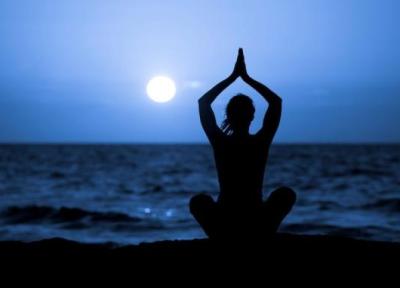 چگونه تمرین یوگا را با چرخه ماه هماهنگ کنید؟