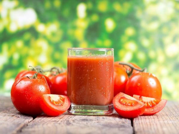 23 خواص آب گوجه فرنگی و مضرات آن