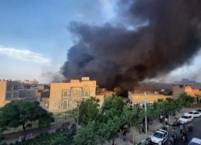مهار آتش سوزی انبار لوازم خانگی در مشهد